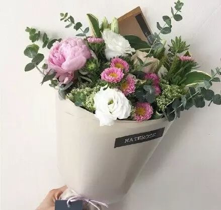 送一束鲜花的表情包我们