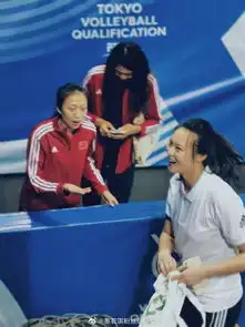  姐妹情深惠若琪与丁霞袁心玥在场边闹成一团,有爱互动萌出天际