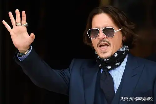  德普前妻再回击指德普用尿写自己名字,网友屎尿夫妻
