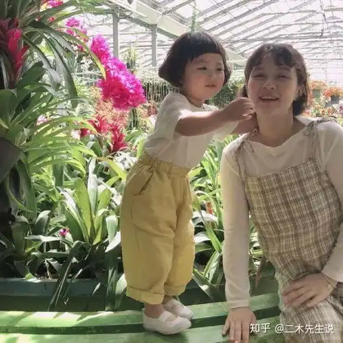 微信表情包女孩罗熙长大了带妹妹一起当模特圈了41w粉 微信表情包女孩罗熙长大了带妹妹一起当模特圈了41w粉