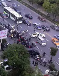 两车碰擦引纷争面包车碾死的哥 两车碰擦引纷争面包车碾死的哥