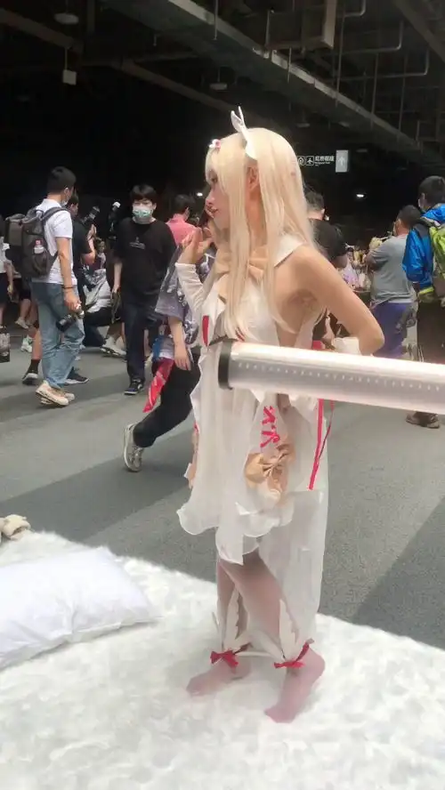 小姐姐要表演恶龙咆哮,哇呜哇呜