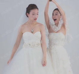  baby倪妮身穿低胸婚纱抢捧花表情夸张出彩