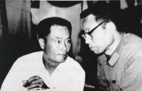  发战争财的小贩离老山越近,烟越贵,一个月补贴只够买一包烟