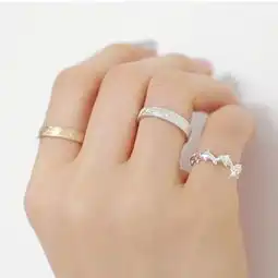  女生左手小拇指带戒指有什么意义