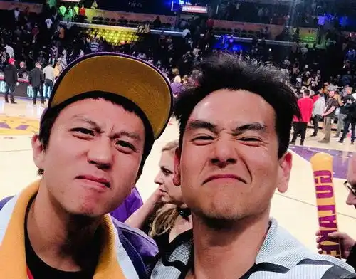  彭于晏与邓超一起做搞怪表情,真是帅的人做什么都帅气