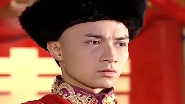  还珠格格皇宫里张灯结彩的办喜事,多少人注意到永琪的表情