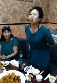  搞笑gif段子有一次在网吧玩传奇,闺蜜去我家找我