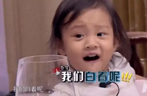  甜馨又变好看了鹅蛋脸大眼睛越长越像贾乃亮,和小时候差别大