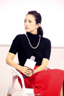  组图章子怡高叉裙秀美腿灿笑做鬼脸变表情包