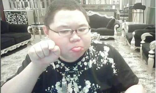  pdd直播中提起王校长落难自己帮不了,网友纷纷表示恰柠檬
