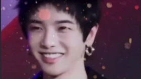  华晨宇行走的红绿灯