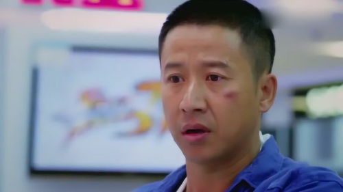  丈夫买彩电非要挑大的,结果一看价格瞬间怂了,这小表情真搞笑