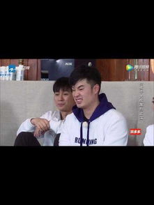  昆凌看钟楚曦表演露出毁容式笑容,表情和陈赫神同步太魔性了