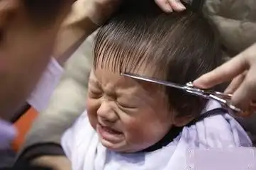  如何让宝宝配合主动剪头发