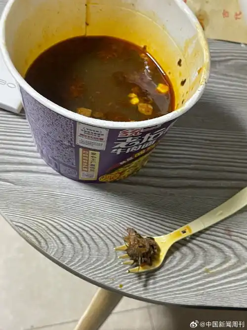  统一老坛酸菜牛肉面中吃出鼠头市监局投诉方称证据和包装全都没了