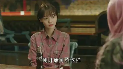  夏至未至郑爽八卦室友,这八卦的小表情,太可爱了
