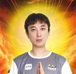  王思聪陈雅婷甜蜜同游日本王校长从吃热狗表情包到豪掷113万快乐源泉