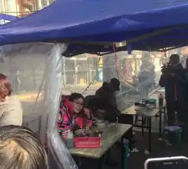  洪荒少女傅园慧街头卖拉面表情包频出
