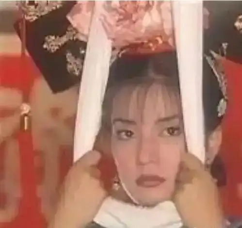  人生最痛苦的是,坐拥千万资产,却只能住在30平米的房子里