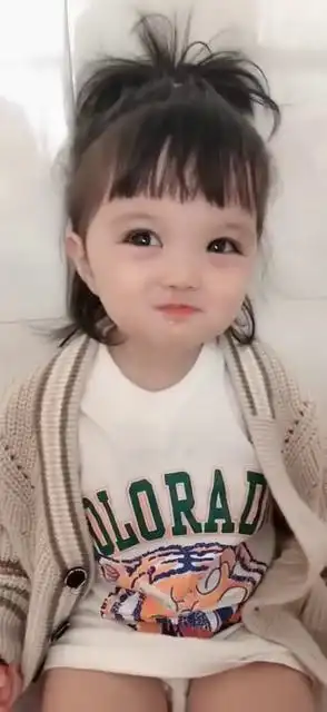  艾玛,是不是偷吃柠檬了,这小表情萌化了