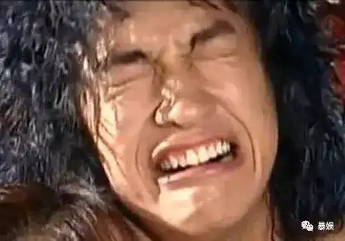 吴聘走了,周莹痛失腹儿,反套路的那年花开月正圆,看碎了多少人的心......  吴聘走了,周莹痛失腹儿,反套路的那年花开月正圆,看碎了多少人的心......