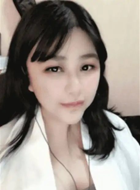  乔碧萝殿下只是小号大号曾是熊猫直播一姐,网友宝藏女孩
