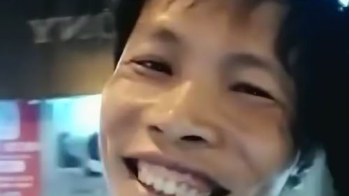  看大哥的表情就知道,这是找到自己的爱情了,有情人终成眷