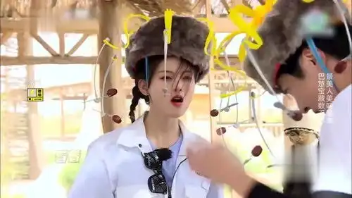  杨超越表情包大赏太可爱郭京飞有些狰狞妹妹看不下去帮忙
