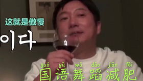 张翔宇表情包蹲在墙角
