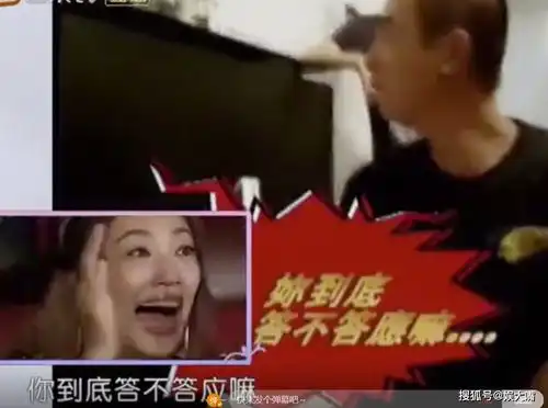  陈小春求婚细节双腿跪地拿戒指,话都说不成被侃像地主家傻儿子