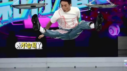  李维嘉杜海涛踢锣惨遭滑铁卢,小表情可以拿去做表情包了