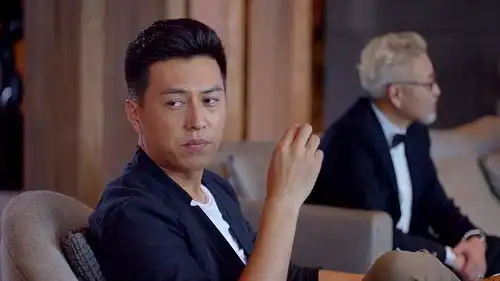  欢乐颂安迪开会跟奇点聊天,开怀大笑,引起谭宗明的注意爱情
