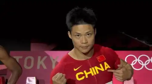  9秒98第六名苏炳添已突破人种极限,披上国旗你已是中国骄傲