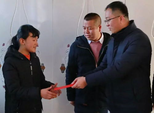  请让我来帮助你青龙275名贫困学子收到助学礼包