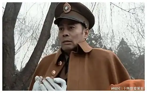 同样是常乃超抽烟,新老版亮剑的差距却不言而喻,网友天壤之别
