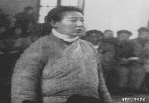  川岛芳子被枪决,手里紧捏一首诗,暗示了日本养父对她的残酷羞辱