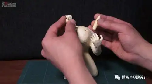  口罩猫火了毁童年的沙雕手办大师,借用表情包大肆恶搞,真让人笑到头秃
