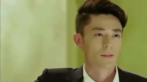  办正事不忘撩妹,霍建华这个骚包的姿势也是没谁了