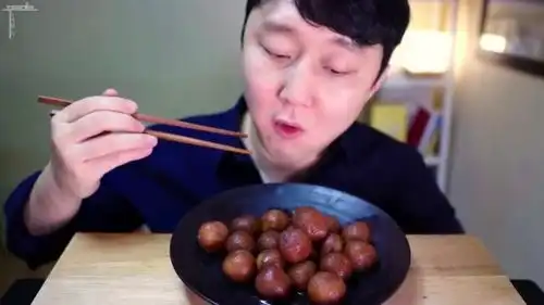  韩国美食小哥表情帝,吃印度美食这表情无语了