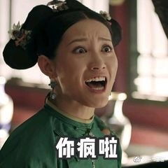  地铁大爷看手机