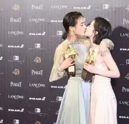  说不在意金马奖杯都是骗人的女星表情暴露真相
