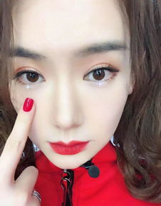  真的没整容,只是换了个眼妆