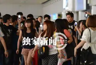  周杰伦运动装扮回京面无表情粉丝接机场面足