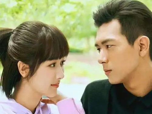  表情亲爱的热爱的31号大结局,黄磊携新剧接档,对打邓伦马思纯腾讯网表情