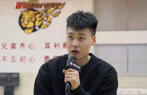  宏远一夜3消息热身赛惨败深圳,徐杰意外受伤,赵睿评论网红