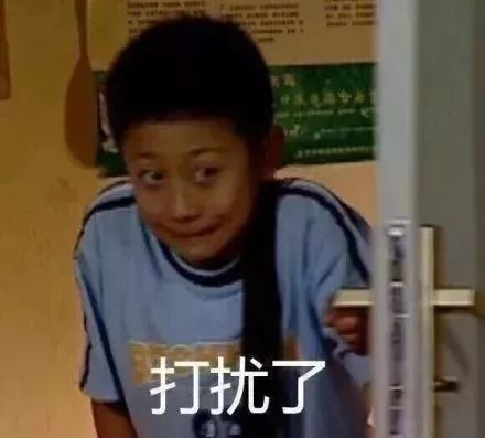  笑岔气拔河中姑娘表情亮了以为你是在使劲,原来是疼的