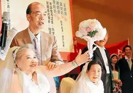  九旬夫妻结婚70年有了第一张合影90后摄影师的13年为农村老人留下温暖记忆