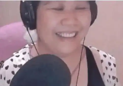  冯提莫直播忘开美颜,瞬间换脸,网友又一个乔碧罗