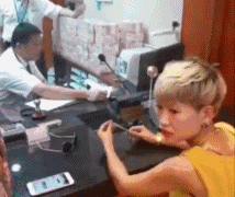  爆笑gif趣图俗话说好吃不过饺子,看你心急的